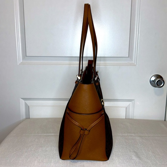 Michael Kors Gilly Large Jet set Drawstring Top Zip Tote Brown Monogram - Picture 9 of 15
